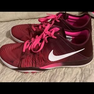 Burgundy nikes lightly used 8.5